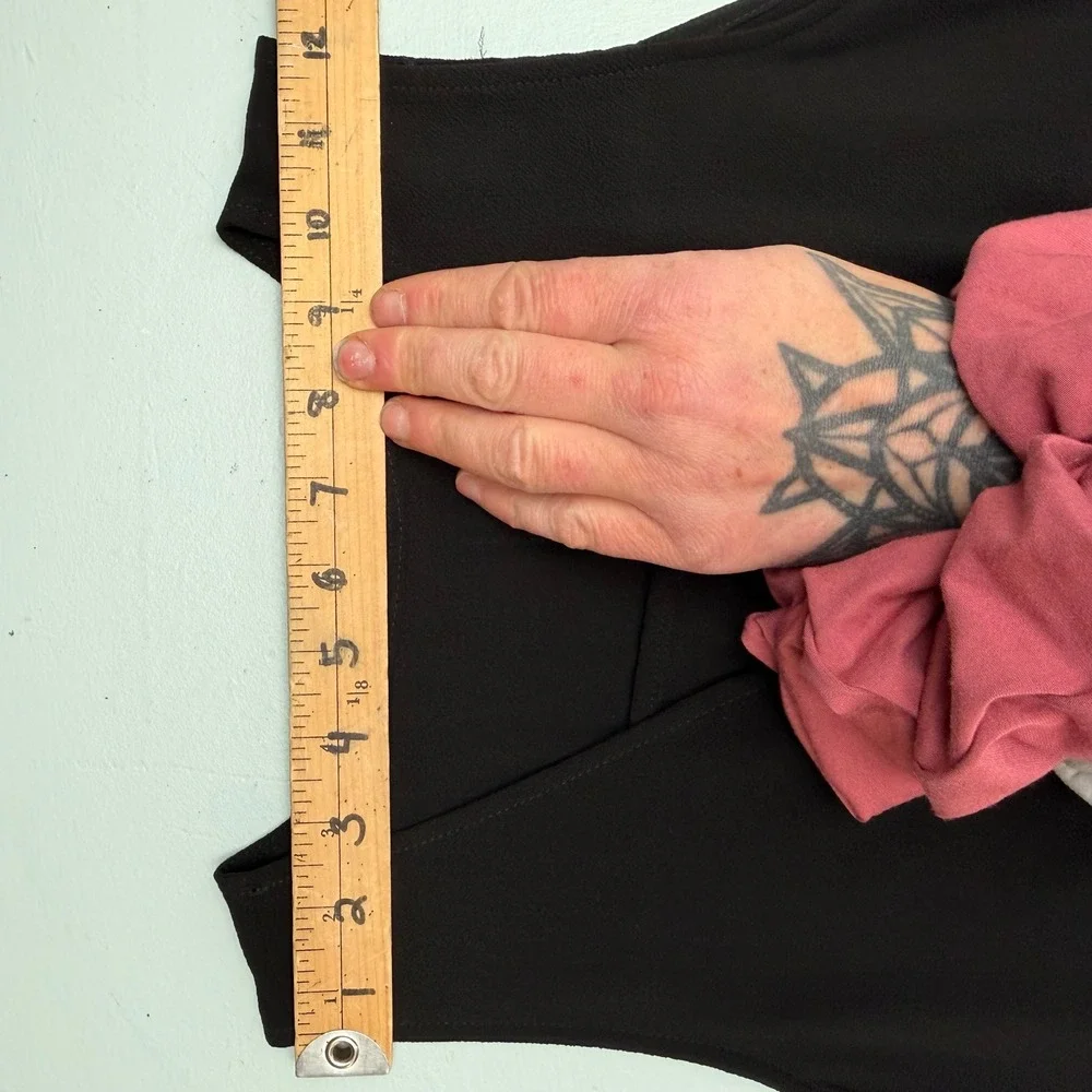 Womens Black Vneck Lightweight Blouse  Crepe layering normcore Basic Sz Medium - Picture 5 of 7